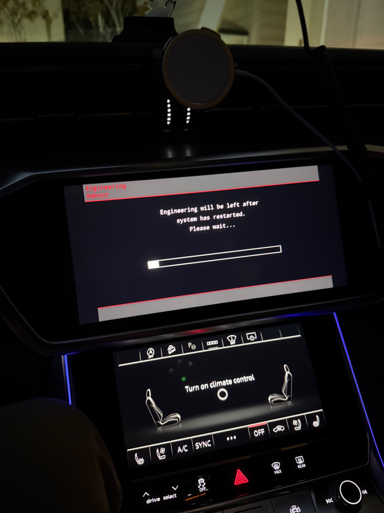 Audi engineering reboot screen on the upper MMI display