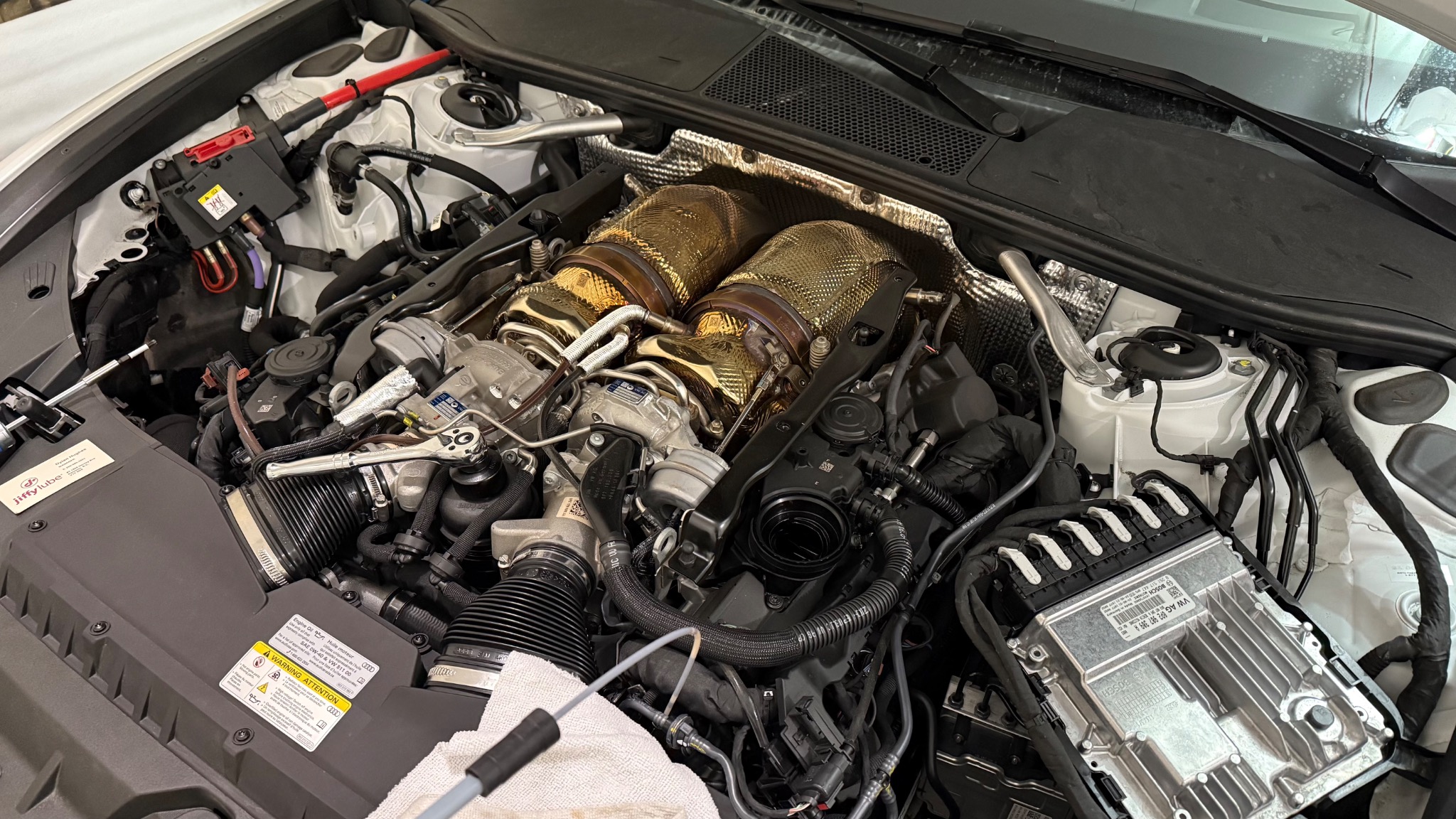 Audi RS6 twin-turbo V8 with the upper covers removed